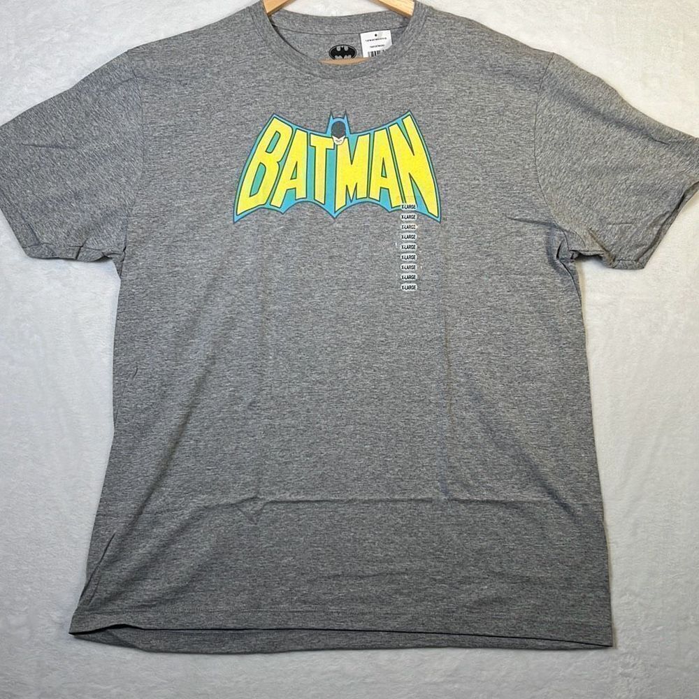Batman vintage logo short sleeve‎ T-shirt- NWT-XL
